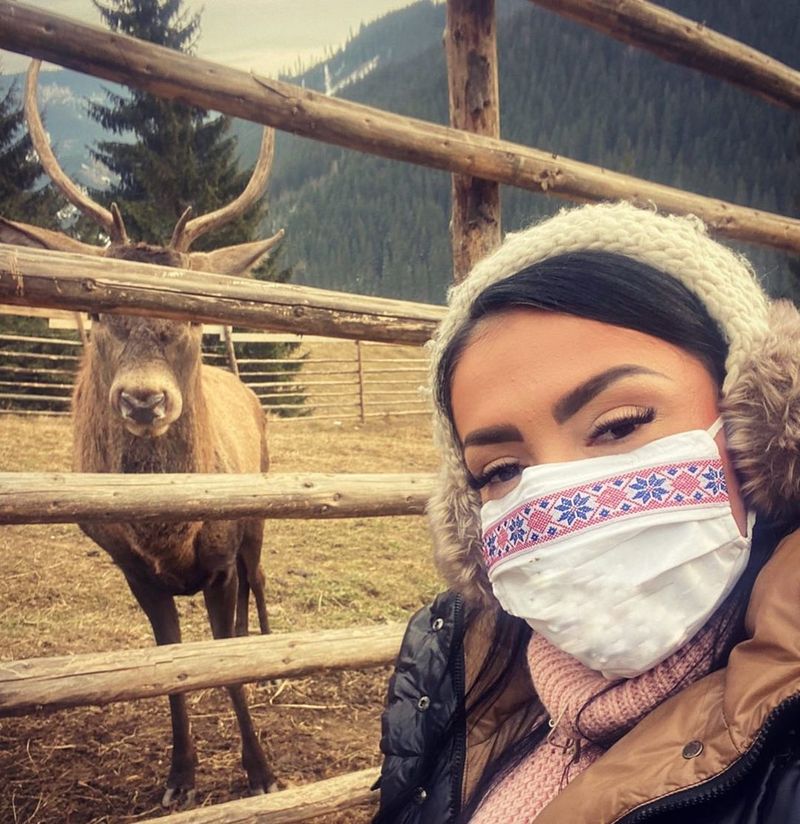 Andreea Mantea, surprinsă cu o declarație de dragoste și un mesaj scris pe zăpadă