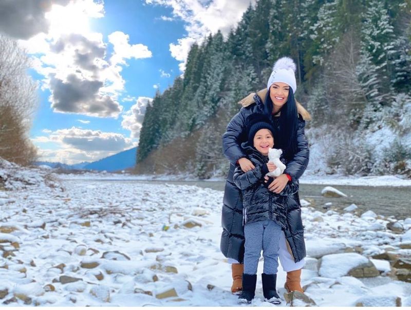 Andreea Mantea, surprinsă cu o declarație de dragoste și un mesaj scris pe zăpadă