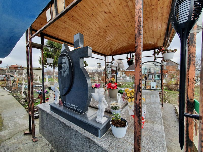 Anul acesta, mai puțini fani au venit la mormântul Denisei denisa raducu cimitir