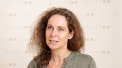 Valerie Cioloș-Villemin s-a reinventat! Soția lui Dacian Cioloș, moment artistic impresionant înainte de sărbători