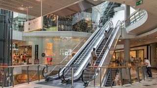 O tânără din Târgu Mureș a suferit șocul vieții ei! În timp ce se afla la o toaletă din mall, fata a observat că o privește cineva: "Inițial am crezut că e vreun copil..."