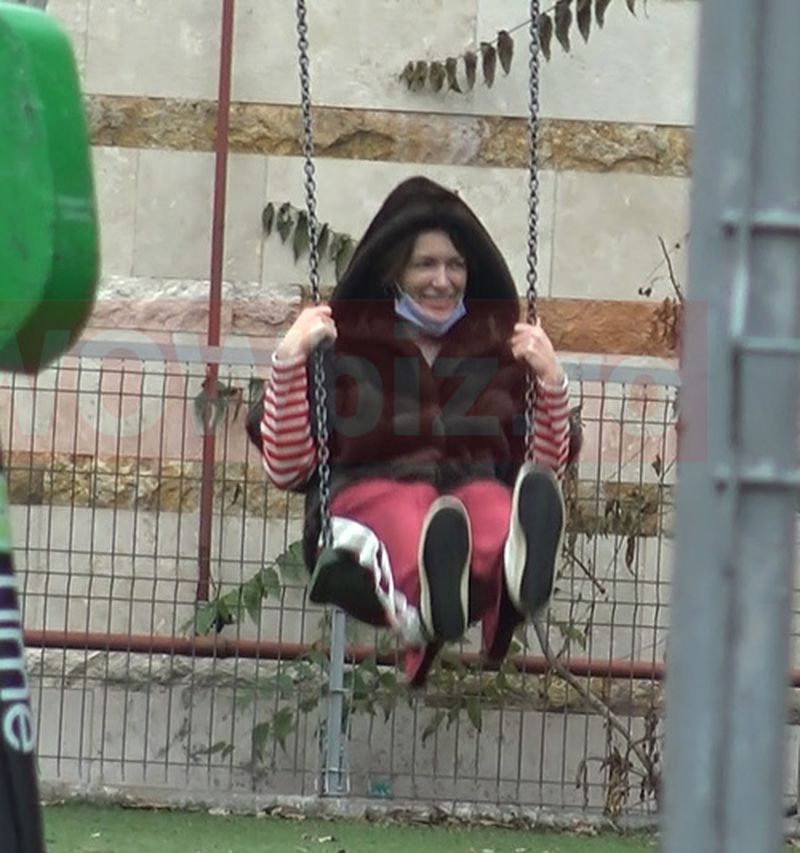Maria Marinescu, clipe frumoase alături de băiatul ei, Iacob. Cum au fost surprinși 27 Cele mai frumoase imagini de Crăciun! Maria Marinescu și-a scos băiețelul la joacă în parc! Uite-o pe una dintre cele mai frumoase femei din România cum se dă în leagăn VIDEO EXCLUSIV -