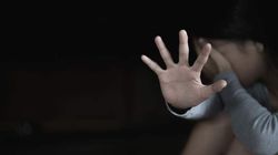 Cruzimea unei mame întrece orice imaginație. Femeia și-a bătut copila și a aruncat-o afară în frig