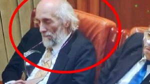 Mircea Dăneasă neagă speculațiile că ar fi adormit în Parlament partid aur