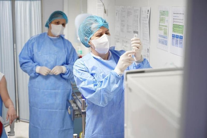 Mihaela Anghel, primul cadru medical vaccinat in Romania