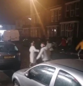 Bătaie cu săbii și bâte în Marea Britanie