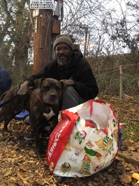Bărbatul care a salvat dintr-un incediu 16 animale