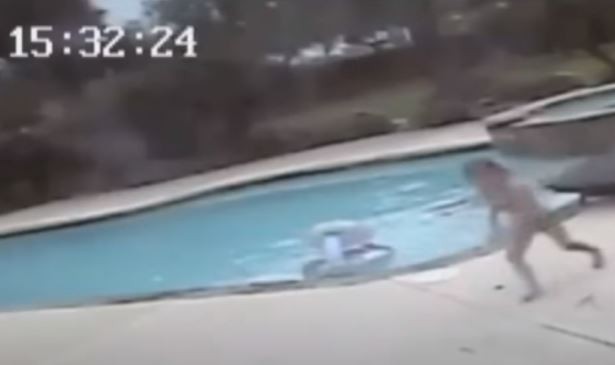 Fetița de 5 ani care &icirc;și salvează mama de la &icirc;nec