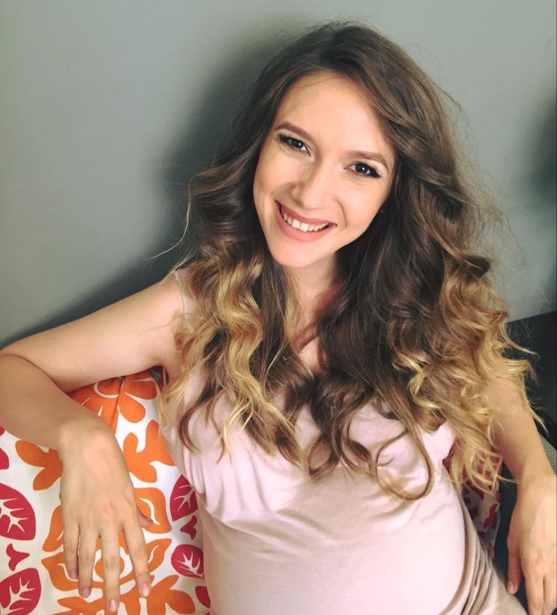 Adela Popescu, însărcinată cu cel de-al treilea copil?!