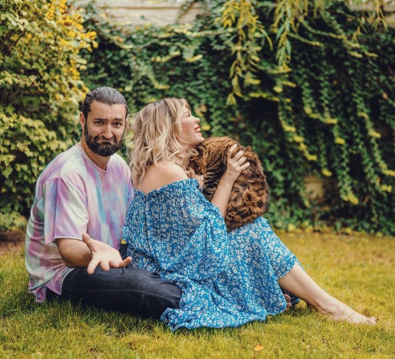 Smiley si Gina Pistol