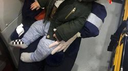 Românii se mobilizează pentru a-i găsi părinții unui bebeluș, abandonat lângă tomberon: ”Poate îl recunoaște cineva”