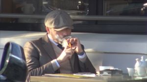 ”Prințul” Adrian Cristea a dat terenul de fotbal pe cafenelele de fițe și sudează trabucurile ”like a boss”! Ce s-a ales de talentatul mijlocaș?