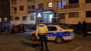 Un fost șef al Poliției Locale și-a înjunghiat de cinci ori femeia iubită