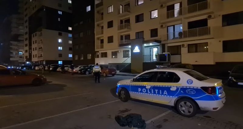 Un fost șef al Poliției Locale și-a &icirc;njunghiat de cinci ori femeia iubită