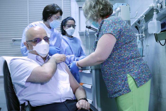 Îmbrăcămintea unui cadru medical a stârnit un val de reacții în mediul online