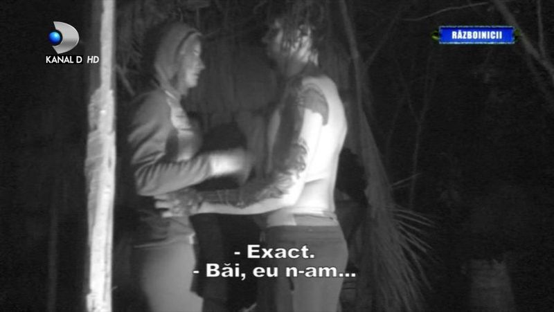 &Icirc;mbrățișare tandră &icirc;ntre doi concurenți de la Survivor Romania 2021