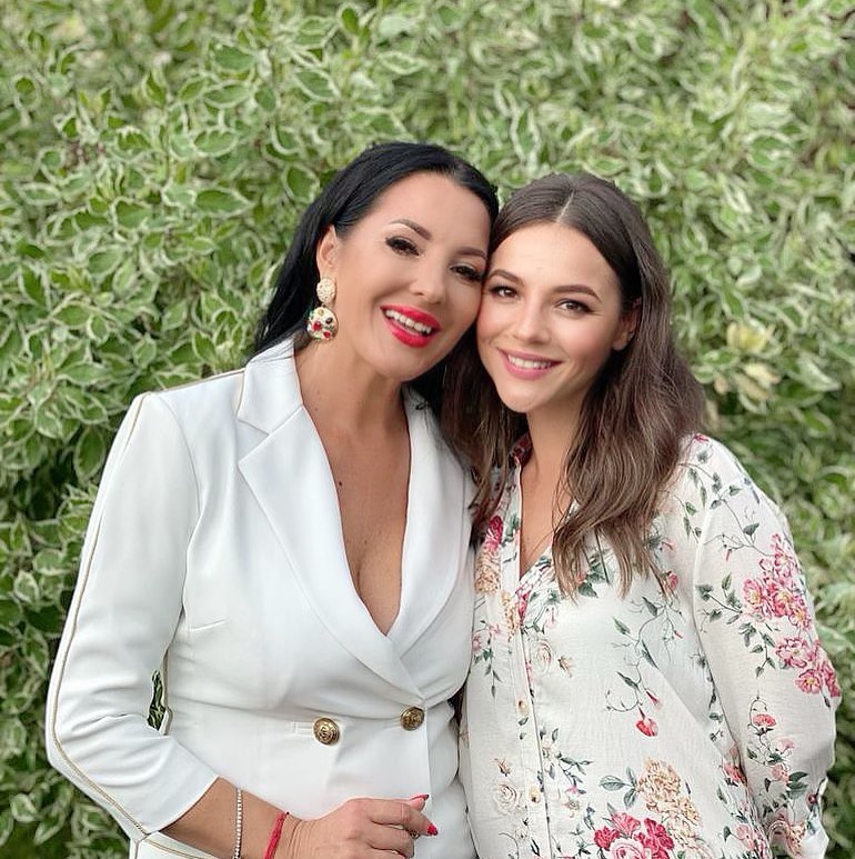 Angela Rusu și fiica ei, Larisa,