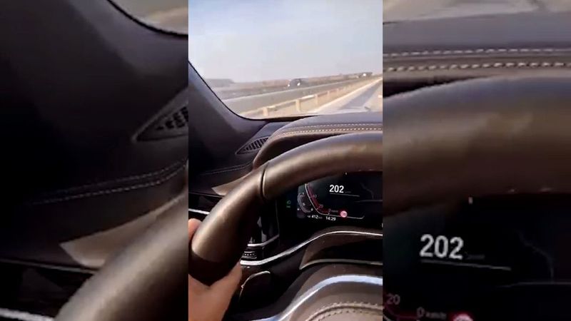 Loredana Chivu s-a filmat la volanul autoturismului