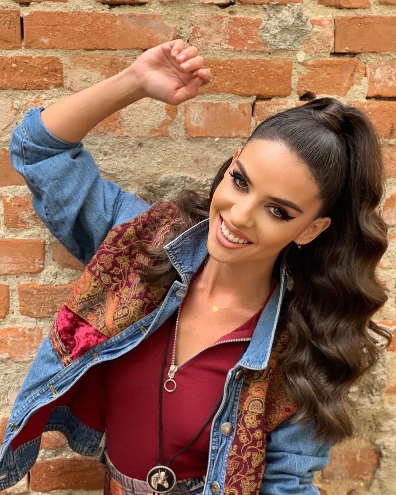 Mellina de la Survivor Rom&acirc;nia, femeie fatală pe Instagram