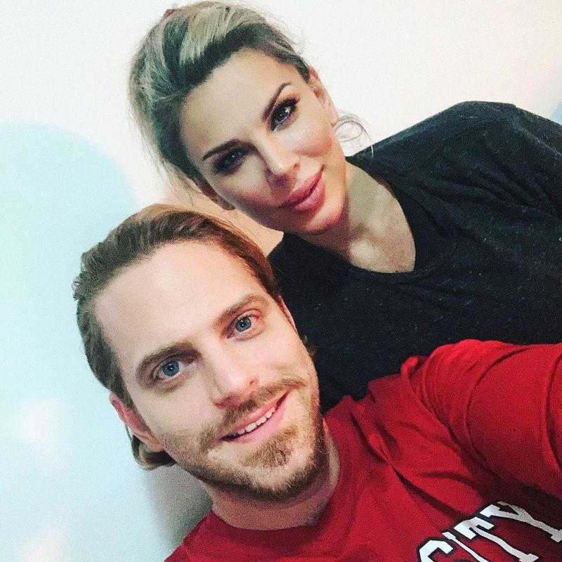 Alina alaturi de sotul ei