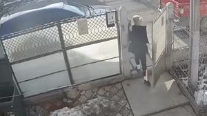 O tânără, lovită accidental cu lama unui utilaj