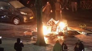 Protestatarii au incendiat mașini
