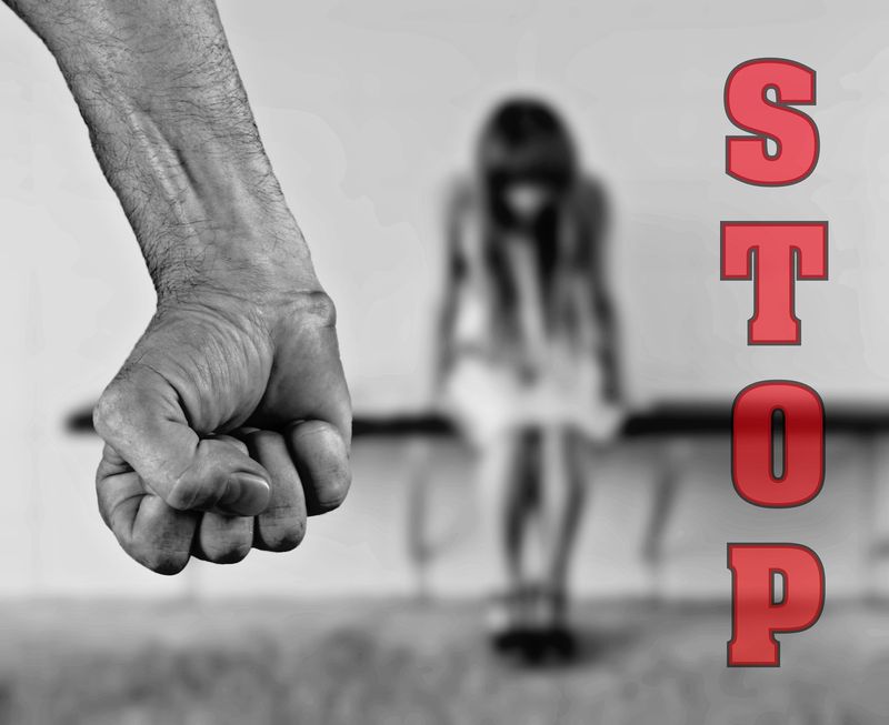 O copilă de 14 ani, cu probleme psihice, a fost violată   O copilă de 14 ani, cu probleme psihice, a fost violată
