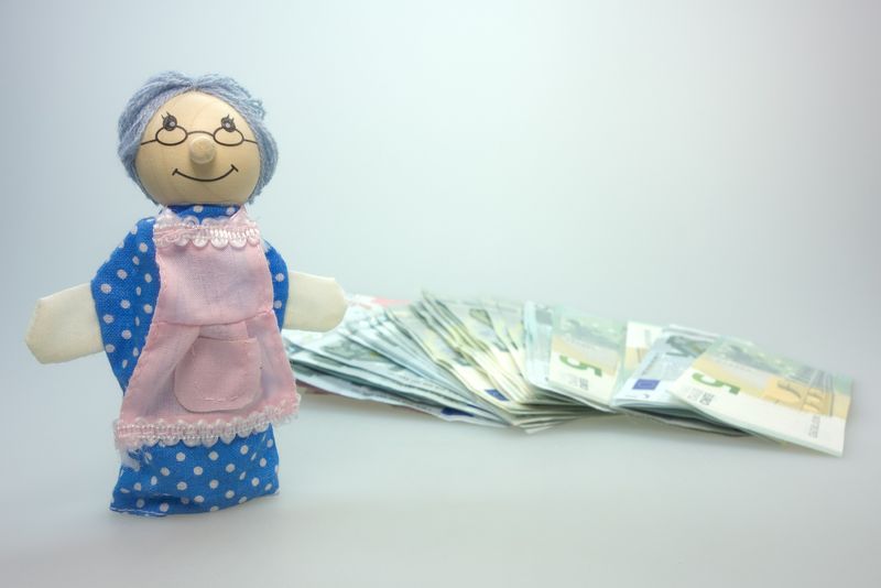 Pensii 2021. Cine sunt românii care pot ieși la pensie cu 15 ani mai devreme
