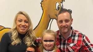 O fetiță de 5 ani a fost eroina mamei sale! Micuța a văzut-o că urmează să leșine și și-a sunat tatăl imediat