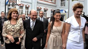 Familia Basescu, afectata de drama Ioanei Familia Basescu