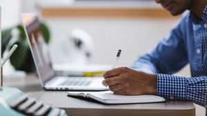 Profesorii vor trebui să recupereze orele fizice pierdute prin intermediul platformelor online Profesorii vor trebui să recupereze orele fizice pierdute, online