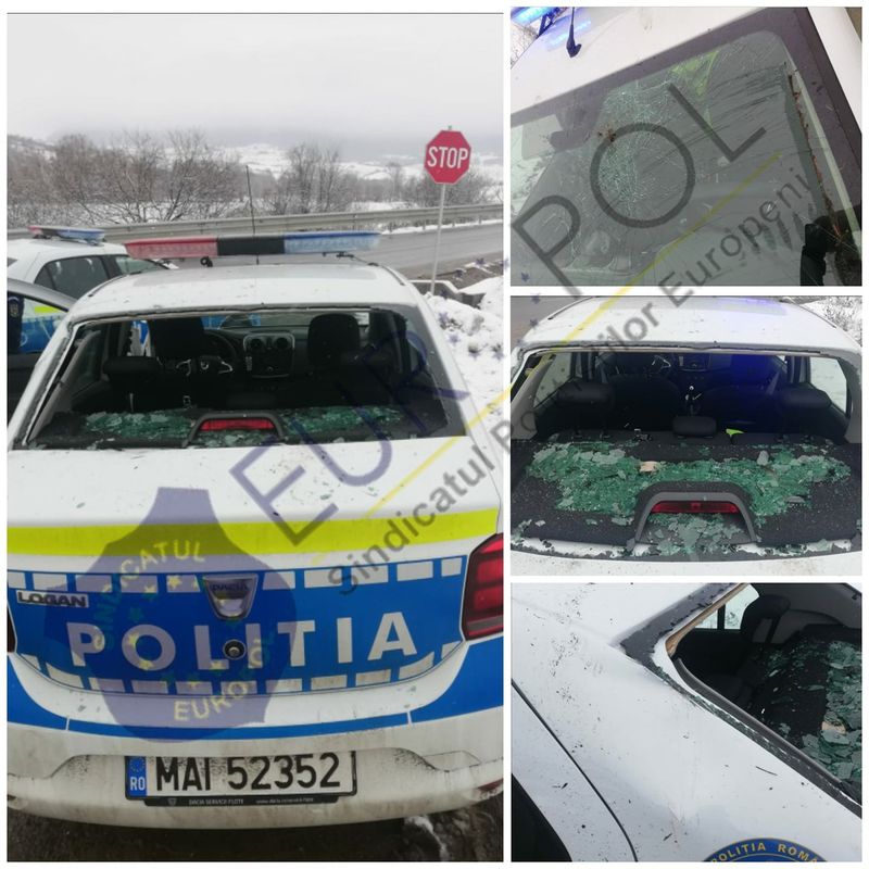 Mașina poliției în urma incidentului.
