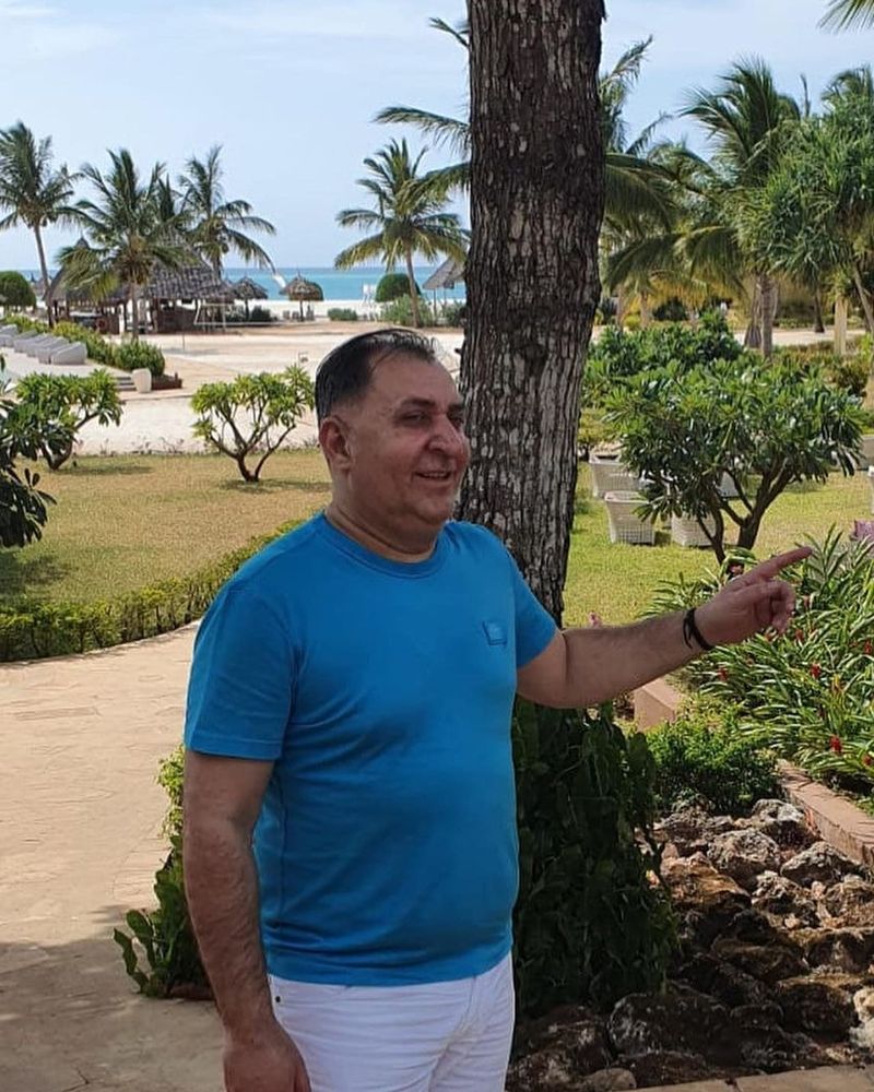 Vali Vijelie, concert pe o plajă și Zanzibar