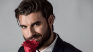 ”Will you accept this rose?”/ ”Accepți trandafirul” , a fost întrebarea postată de Andi Constantin pe rețelele de socializare.