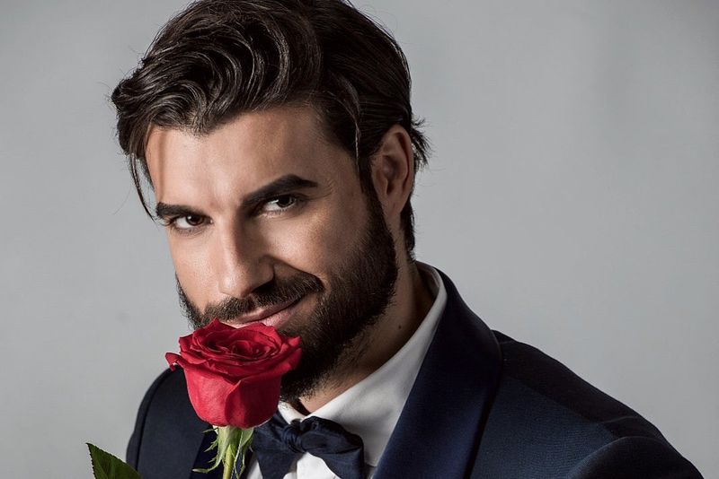 &rdquo;Will you accept this rose?&rdquo;/ &rdquo;Accepți trandafirul&rdquo; , a fost &icirc;ntrebarea postată de Andi Constantin pe rețelele de socializare.