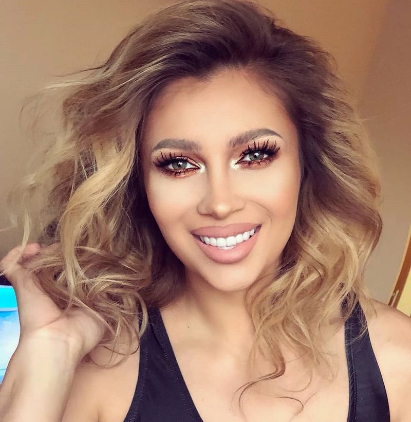 La un an de la moartea mamei sale, Lora face declarații dureroase: 