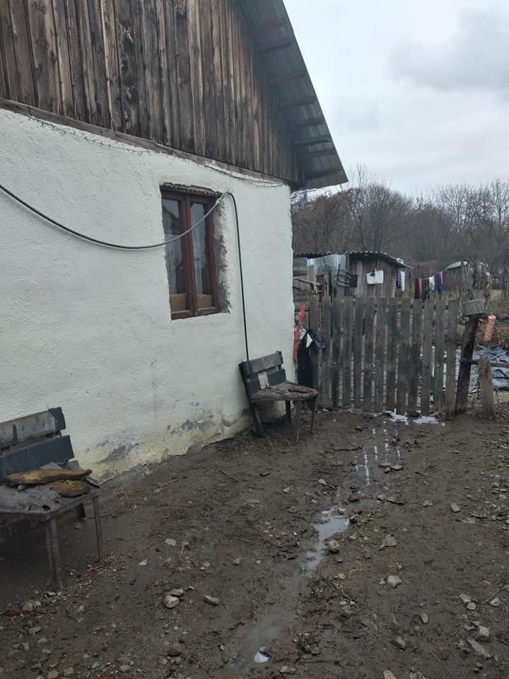 O fetiță de doar 11 ani își dorește de ziua ei să primească lemne pentru foc! Copila trăiește în condiții greu de imaginat