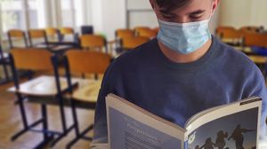 Elevii se întorc la școală Elevii se întorc la școală