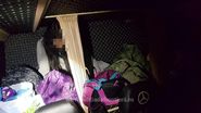 O minoră a fost găsită ascunsă printre bagaje, într-un microbuz, la vama Nădlac! Tânara voia să fugă din țară cu alesul inimii
