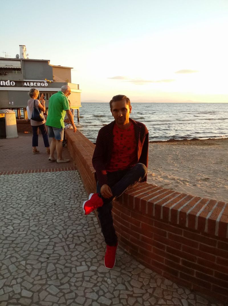 Cornel Marin, pictorul fără m&acirc;ini, de la Rom&acirc;nii au Talent sezonul 11