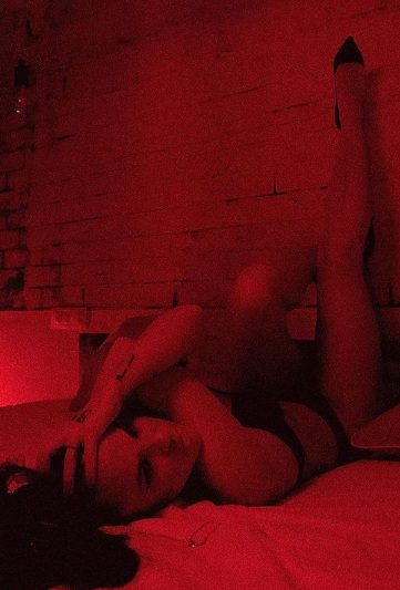 O mai țineți minte pe strâmba lui Dodel?! Diana Gureșoaie a fost filmat goală într-un videoclip! Imagini interzise cardiacilor