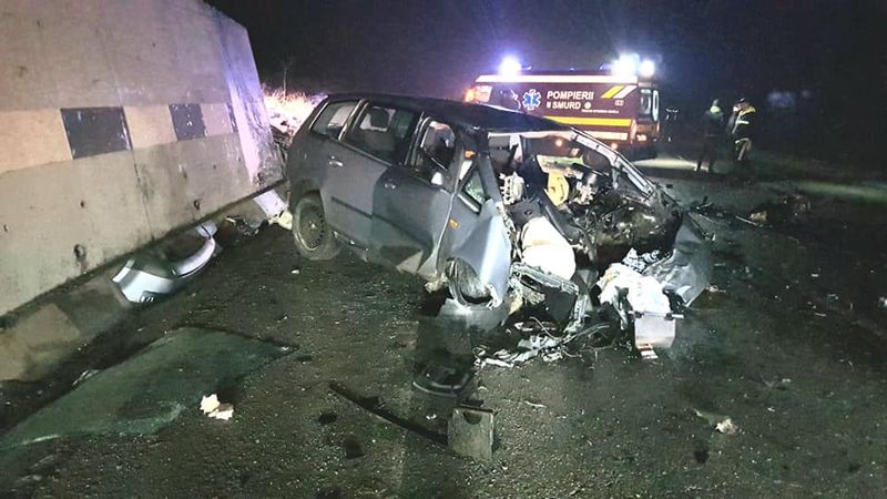 Imaginea sfâșietoare cu mama care își privește fiul decedat în urma accidentului de pe centura Iaşului!