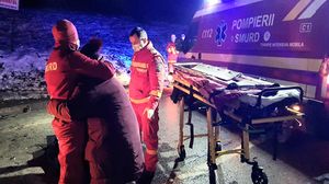 Imaginea sfâșietoare cu mama care își privește fiul decedat în urma accidentului de pe centura Iaşului!