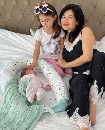 Olguța Berbec și cele două fiice.