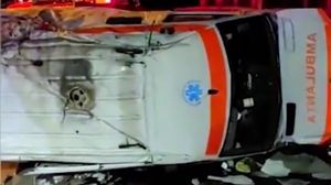 Accident tragic cu o ambulanță răsturnată!