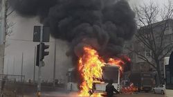 VIDEO Un autobuz plin cu călători a luat foc, în Galați! Vehiculul a ars în totalitate: „A fost o intervenție foarte rapidă”