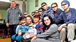 Mama a 17 copii a fost bătută de nenumărate ori de fostul soț! Poliția nici nu o ia în seamă: "Îi amenință că-i omoară"