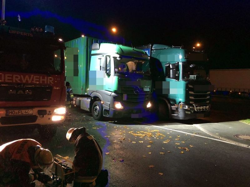 Un șofer român a fost strivit între două cabine deTIR