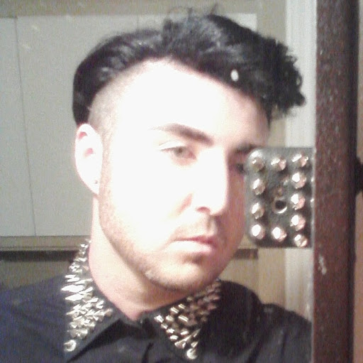 Și-a tatuat toată fața și vrea să arate ca un vampir! Cum arată c&acirc;nd &icirc;nainte 