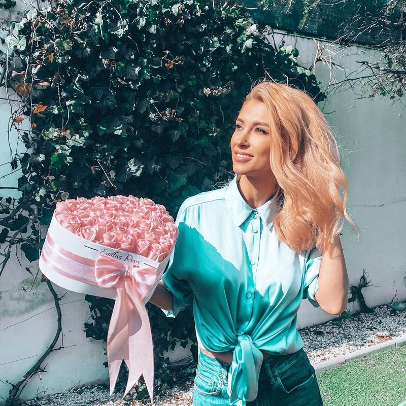 Tiberiu Argint i-a luat Andreei Bălan un buchet de flori Tiberiu Argint i-a luat Andreei Bălan un buchet de flori
